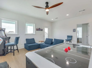 Walk to Beach: Home w/ Ocean View in Navarre!