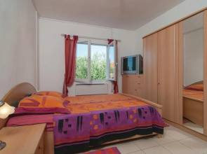 Awesome Apartment in Supetar With 2 Bedrooms and Wifi
