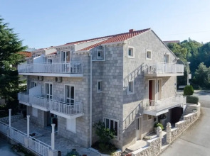 Pavo - Comfortable With Parking Space - A3