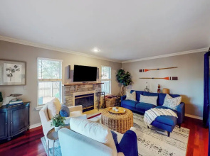 3BR Dog-friendly Retreat w/ Fireplace & Patio
