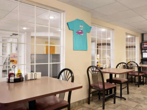 Travelodge by Wyndham Fort Scott