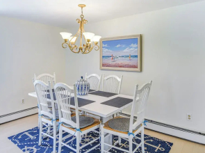 Coastal Home: 1 Mi to Beach, 2 Mi to Dtwn Newport!