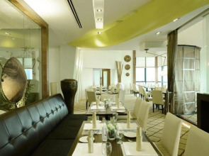 Pacific Regency Hotel Suites