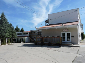 Almo Court Motel