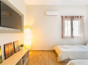 Cozy Apartment for 4 Persons at Thiseio Cozy Apartment for 4 Near Acropolis at Thissio