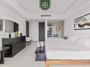 Beachfront 1 BR Condo With Multiple Pools - Gym