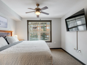 CENTRALLY Located 3-Br Home | TRUE Ski In/Out | FREE access to Pools & Hot Tubs