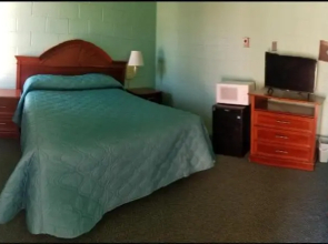 Holiday Host Motel