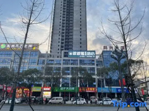 Linyi Bobo Xiong E-sports Hotel