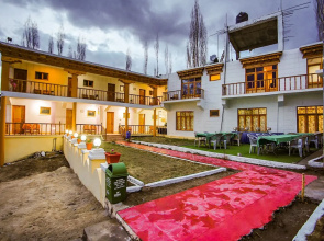 OYO 37004 City Heart Guest House