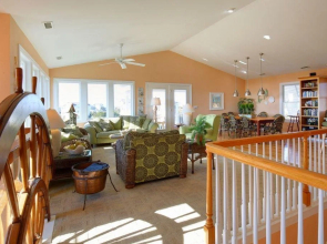 Stone's Throw - 5 Br Home