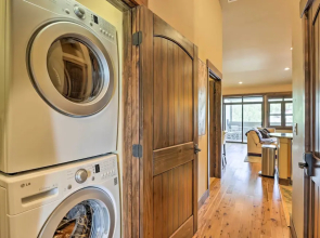 Elegant Frisco Condo w/ Private Hot Tub & Views!