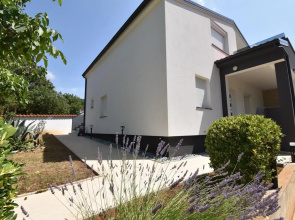 Holiday house with sea view and BBQ grill