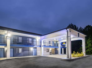 Days Inn by Wyndham Hamilton