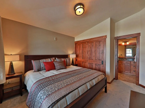 Cozens Pointe - 2 Br Condo