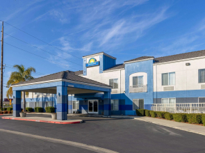 Days Inn by Wyndham Lathrop