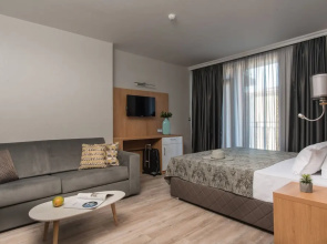 Room-tia Maria is Situated in the Southe