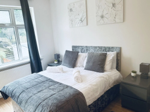 Inviting 3-bed House in Nottingham Central