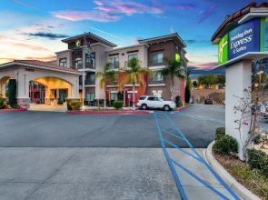 Holiday Inn Express Lake Elsinore
