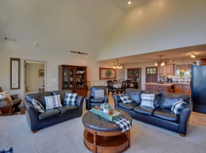 Lakemont Retreat: Game Room, Hot Tub, & Mtn Views!