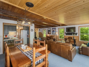 Chiwawa River Chalet 3 Bedroom Home by NW Comfy Cabins by RedAwning