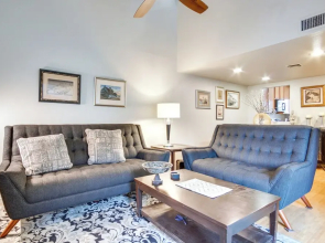 Pet-friendly Tucson Townhome w/ Pool Access!