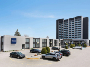 Travelodge by Wyndham Hotel & Convention Centre Quebec City