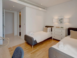 Urban Island Getaway on Bluewaters