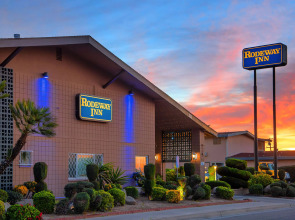 Rodeway Inn Near University-Gateway to Yosemite