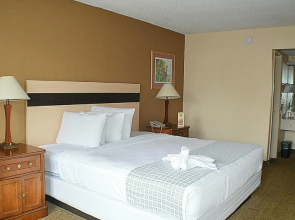 Roomba Inn & Suites Orlando