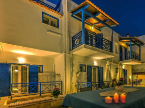 BBQ-Balcony-42Mbps-King-Backyard-Full Kitchen-2