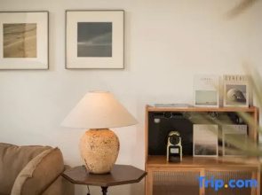 Talent Light Luxury Homestay (Dali Erhai Caicun Wharf Branch)