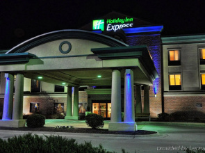 Holiday Inn Express Kansas City - at the Legends