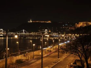 Vintage Panoramic Apartment