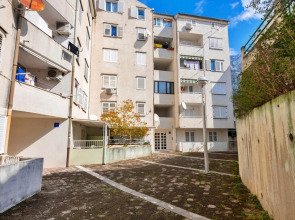 Beautiful Apartment in Makarska With Wifi and 2 Bedrooms