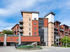 2 Bed 2 Bath Corner Unit Overlooking Pool #501