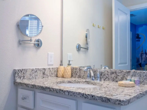 Stunning 5-bedroom Retreat in Windsor Island Resort