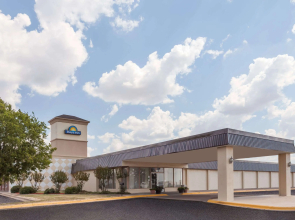 Days Inn by Wyndham Hillsboro TX