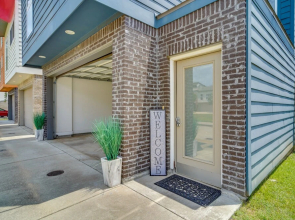 Vibrant Lafayette Townhouse ~ 5 Mi to Downtown!