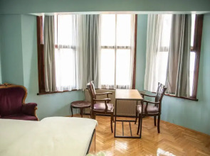 Yolohostel