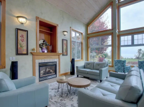 Lakefront Algoma Home w/ Deck, Grill & Fireplace