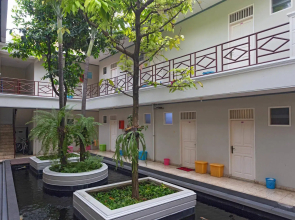 RedDoorz Karet Genteng Ijo