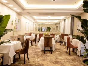 Tresor Le Palais Timisoara, Curio Collection By Hilton