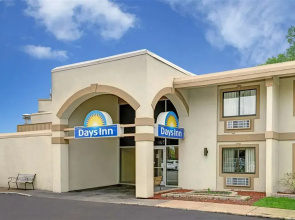 Days Inn by Wyndham Bloomington West