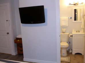 Rainier Guesthouse (Walk to Metro)