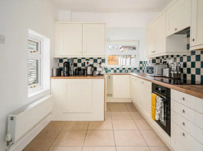 Fantastic, Spacious 3 Bedroom House With Garden