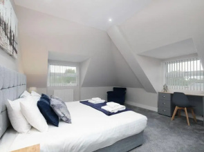 Crown Place 2 & 3 Bedroom Luxury Apts. with Parking in Shepperton