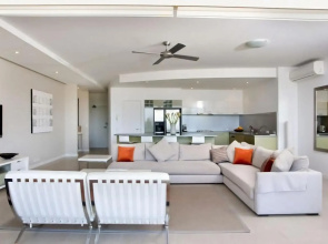 3 Hilltop Villas White Water Views from the Heart of Sunshine