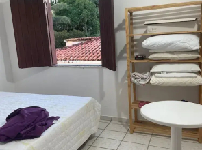 Quarto na praia com cama de casal