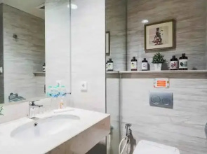 The Cabin Apartment Unit 9B07